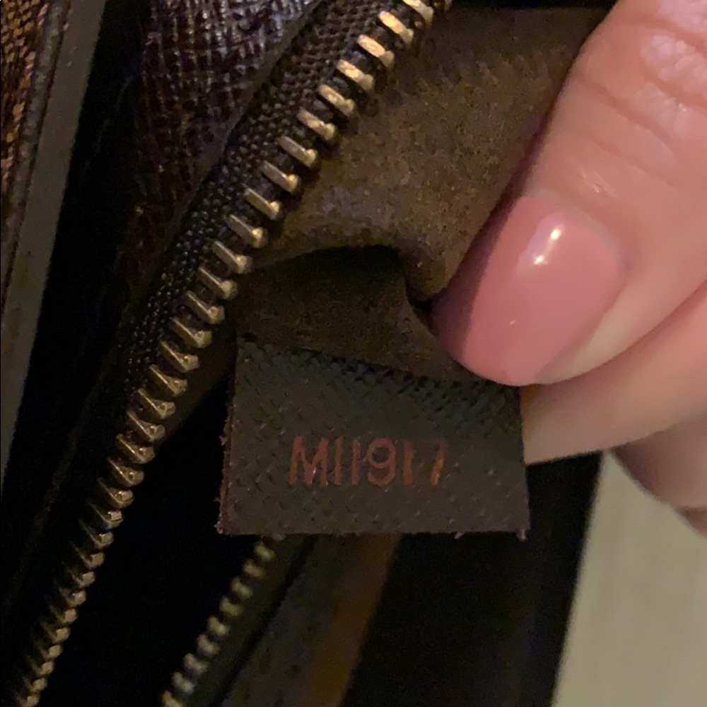 Louis Vuitton tote - Picture 3 of 5